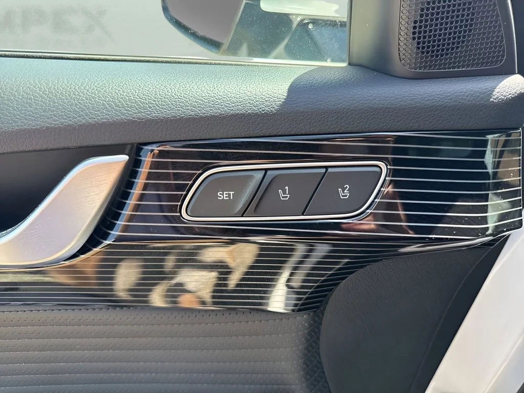 Used 2025  Hyundai Calligraphy Night Edition image 26