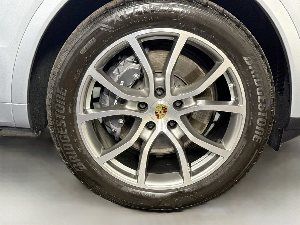 Used 2024 Dolomite Silver Metallic Porsche Base image 28