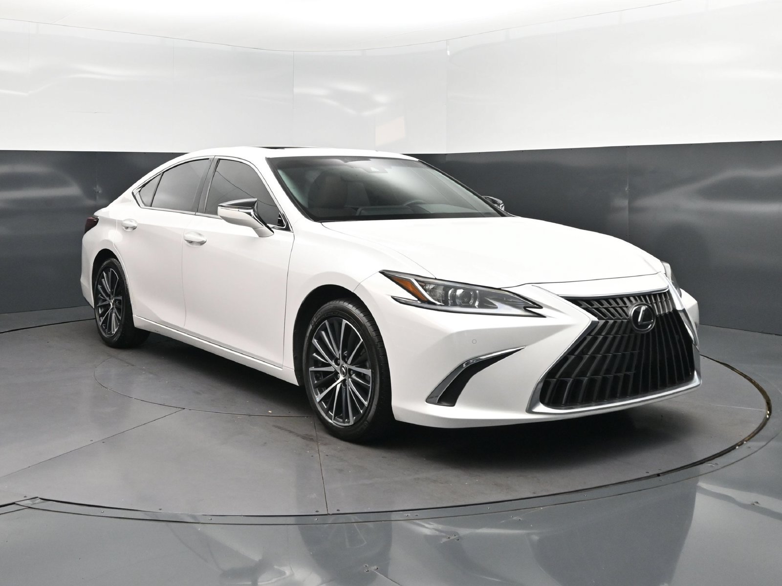 Certified Used 2024 White Lexus 350 image 9