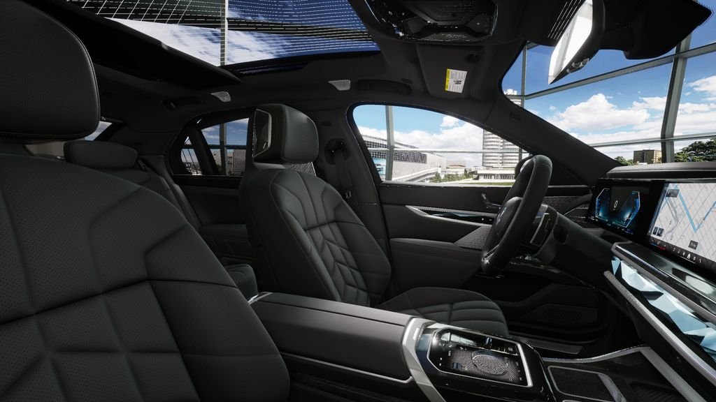 2026 BMW 7 Series 750e - Photo 36
