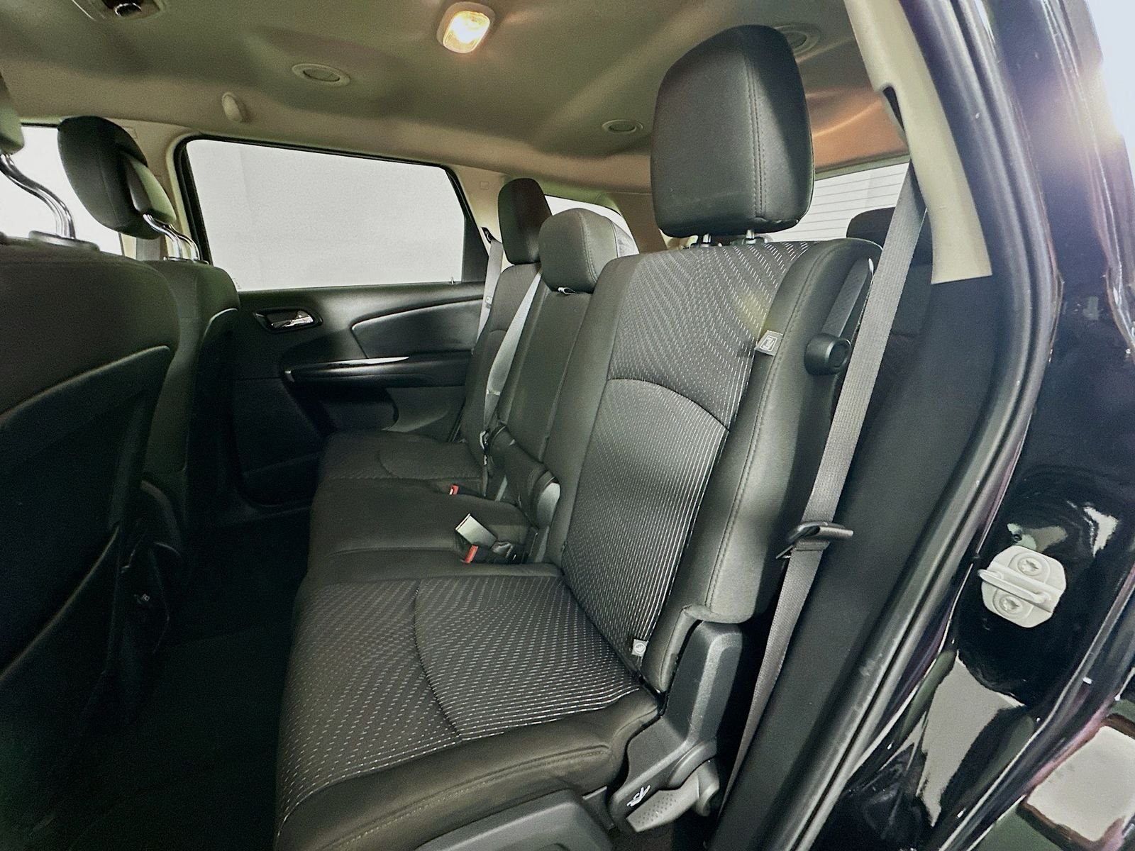 Used 2016 Pitch Black Clearcoat Dodge SXT image 21
