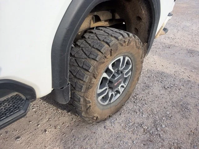 Used 2021 White GMC AT4 image 27