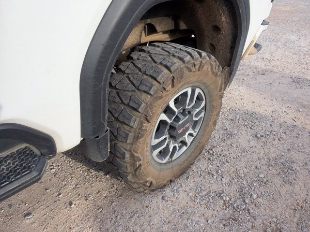 Used 2021 White GMC AT4 image 27