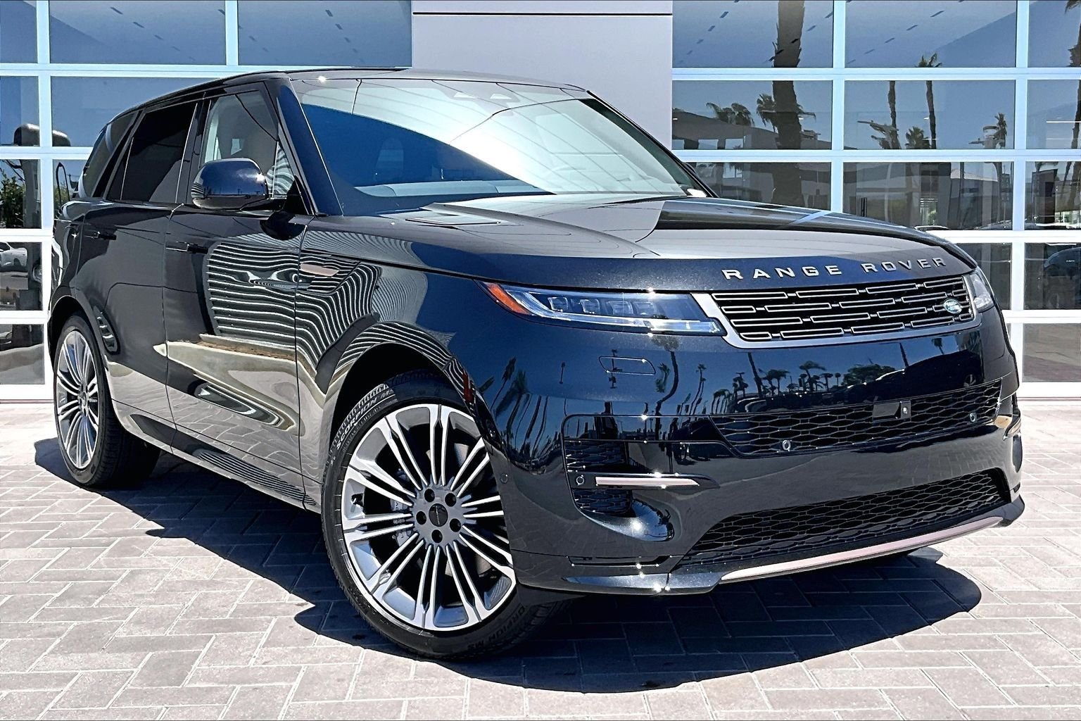 New 2027 Santorini Black Land Rover Dynamic SE image 2