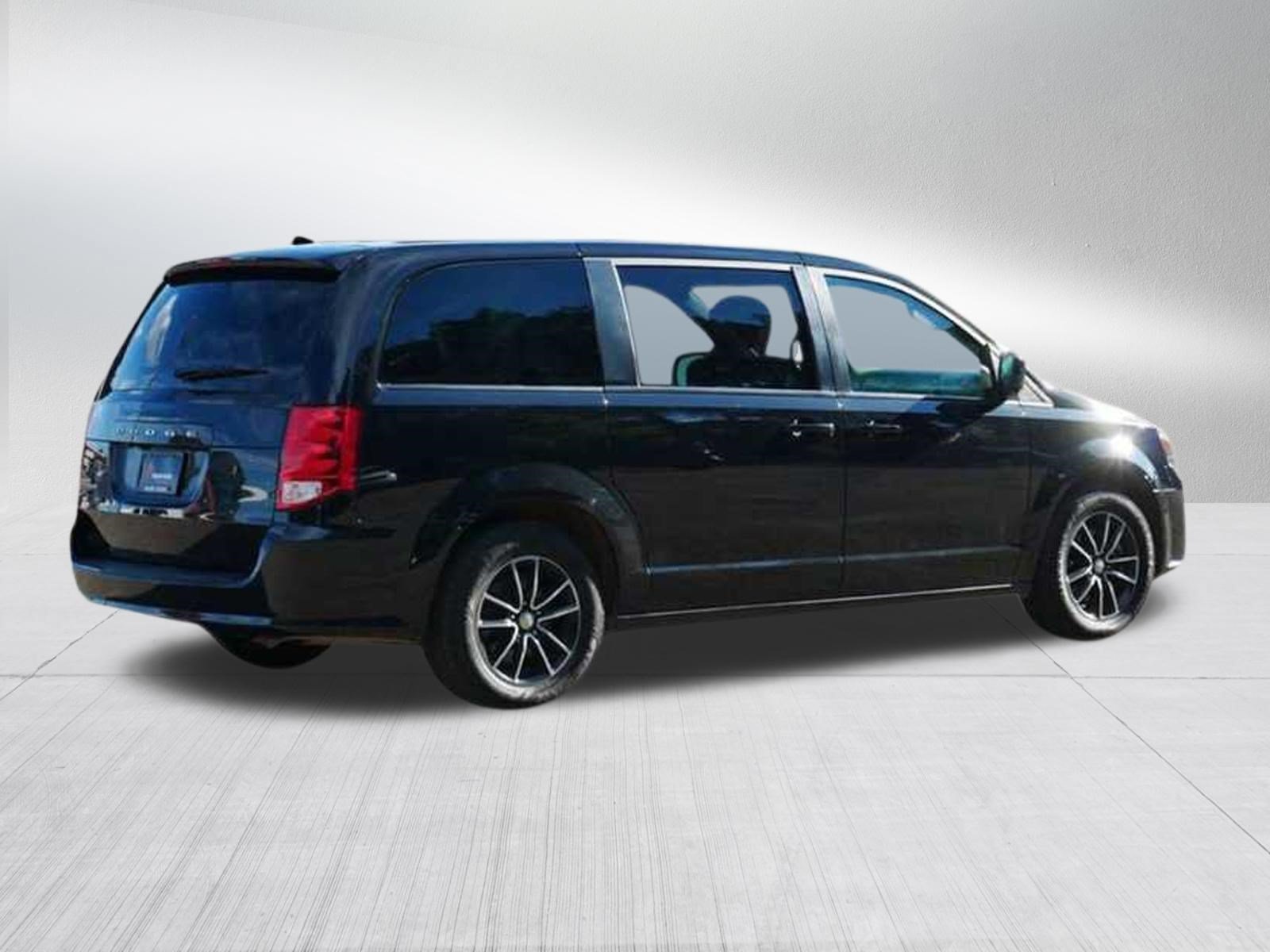 Used 2019 Dodge Grand Caravan SXT with VIN 2C4RDGCGXKR615435 for sale in Burnsville, Minnesota