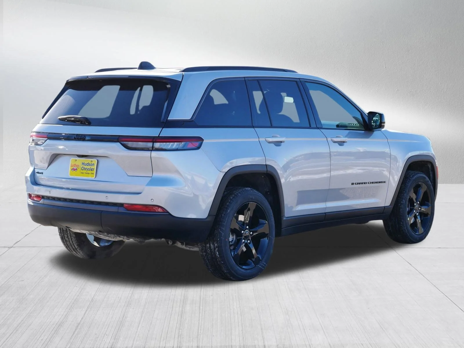 New 2026 Silver Zynith Exterior Paint Jeep Limited image 2
