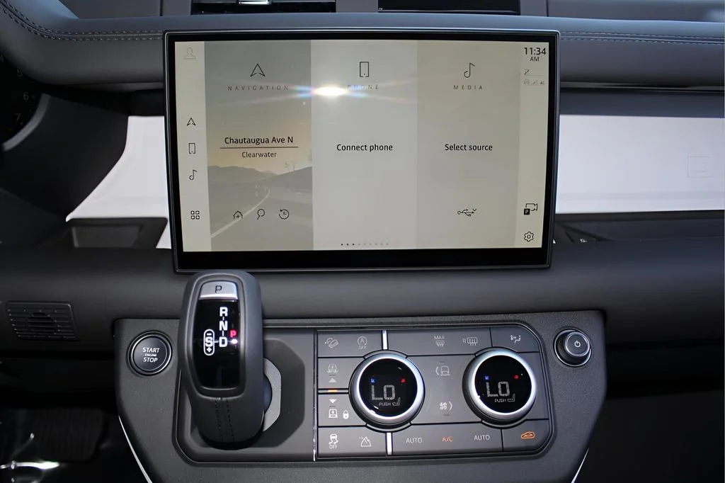 2025 Land Rover Defender X-Dynamic SE - Photo 24