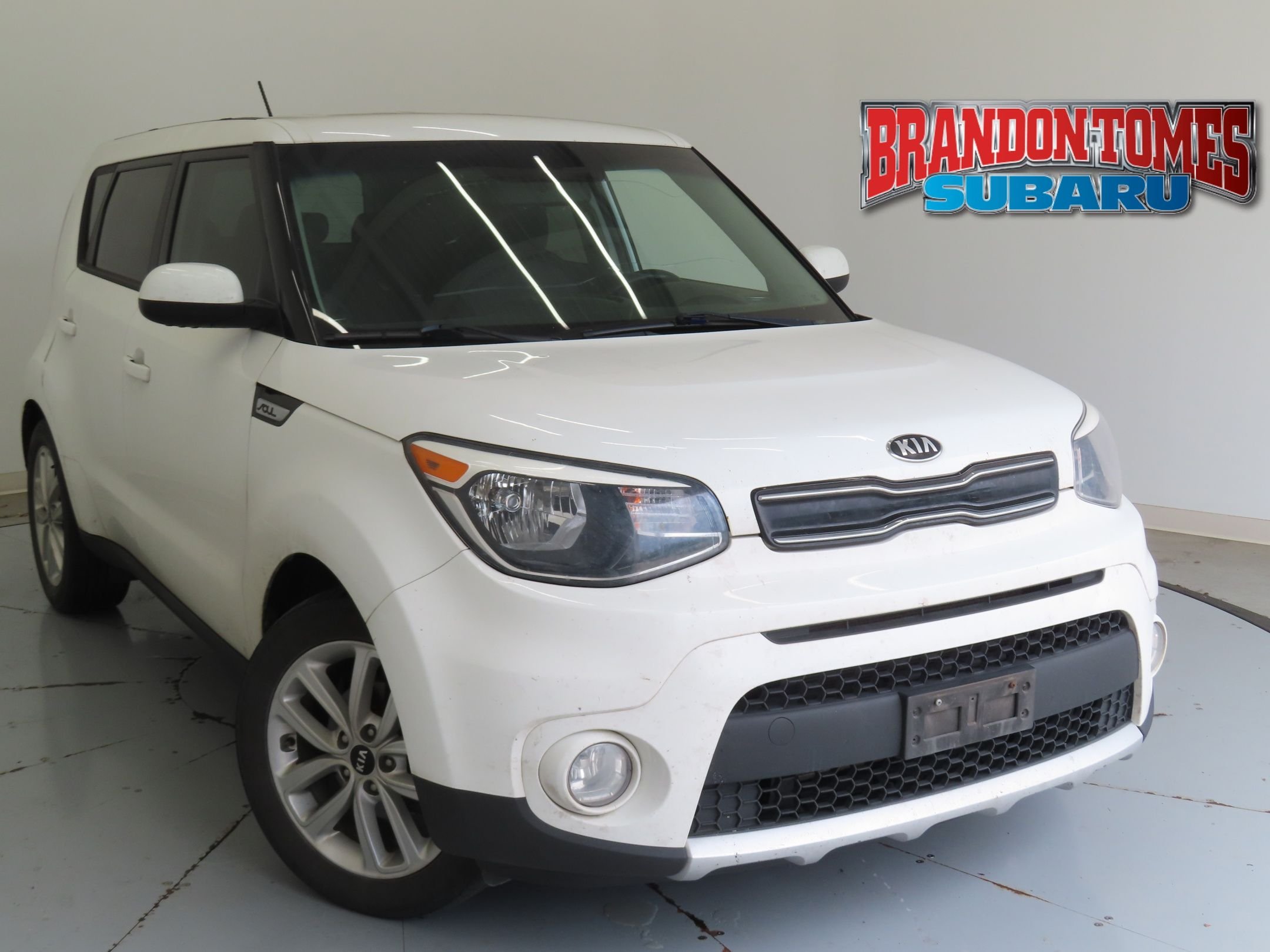 Used 2018 White Kia Plus image 1