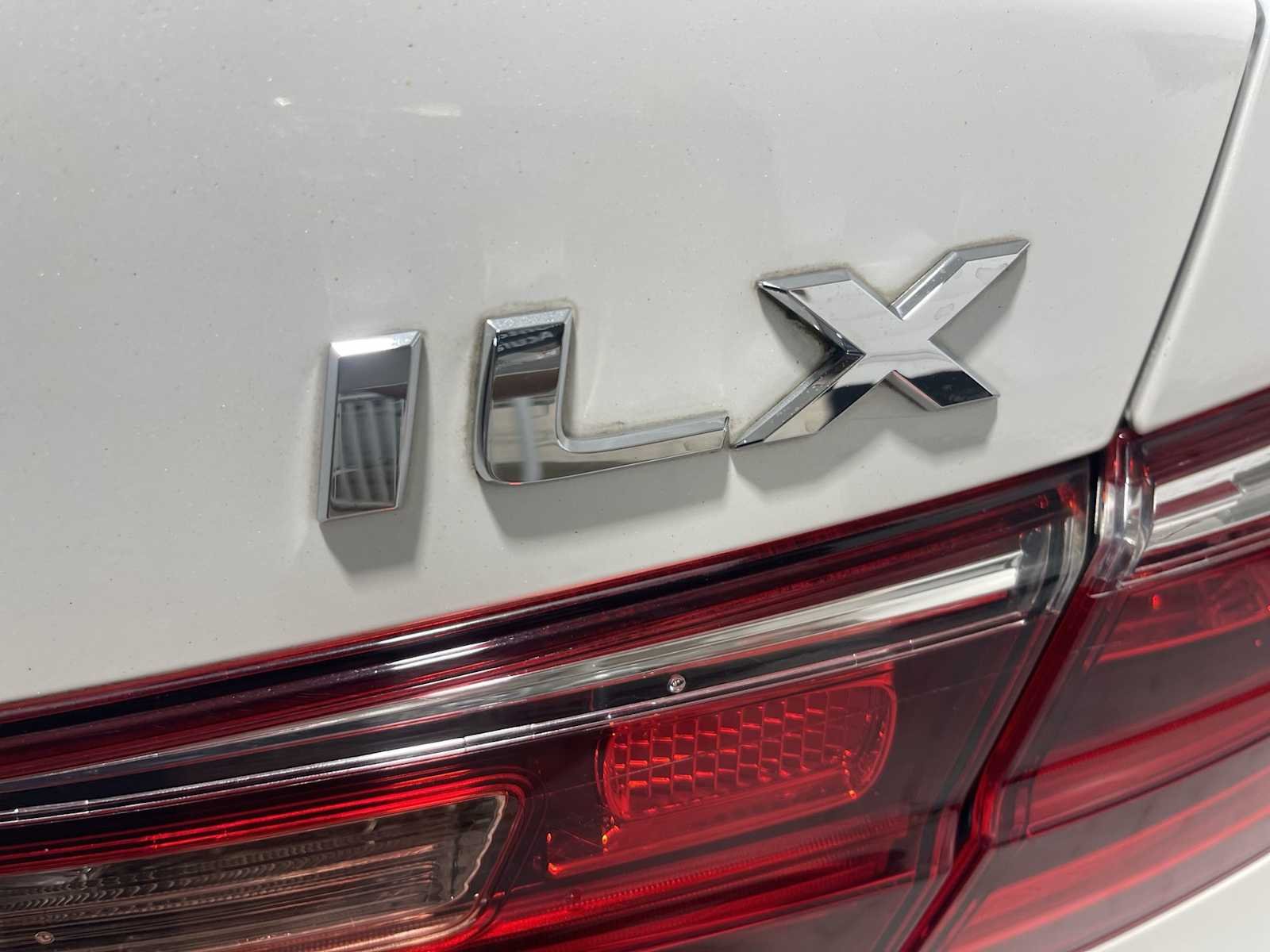Used 2018 Bellanova White Pearl Acura  image 7