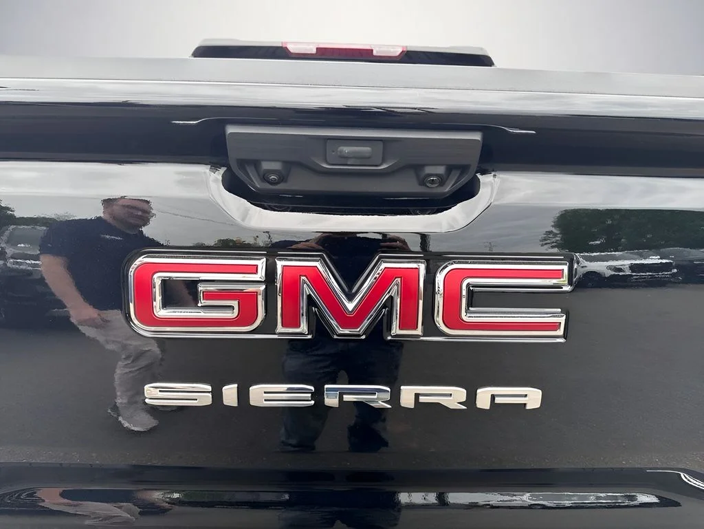 Used 2026 Black GMC Elevation image 32