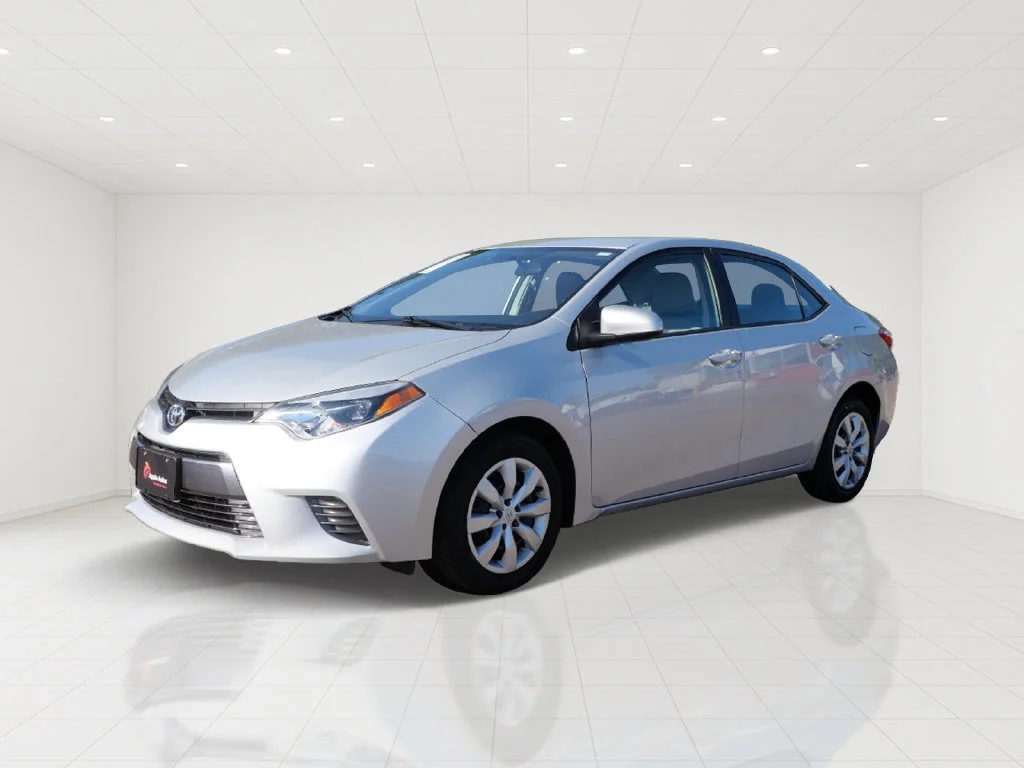 Used 2016 Silver Toyota LE image 2