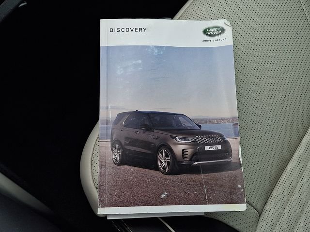 Used 2023 Santorini Black Land Rover Metropolitan Edition image 26