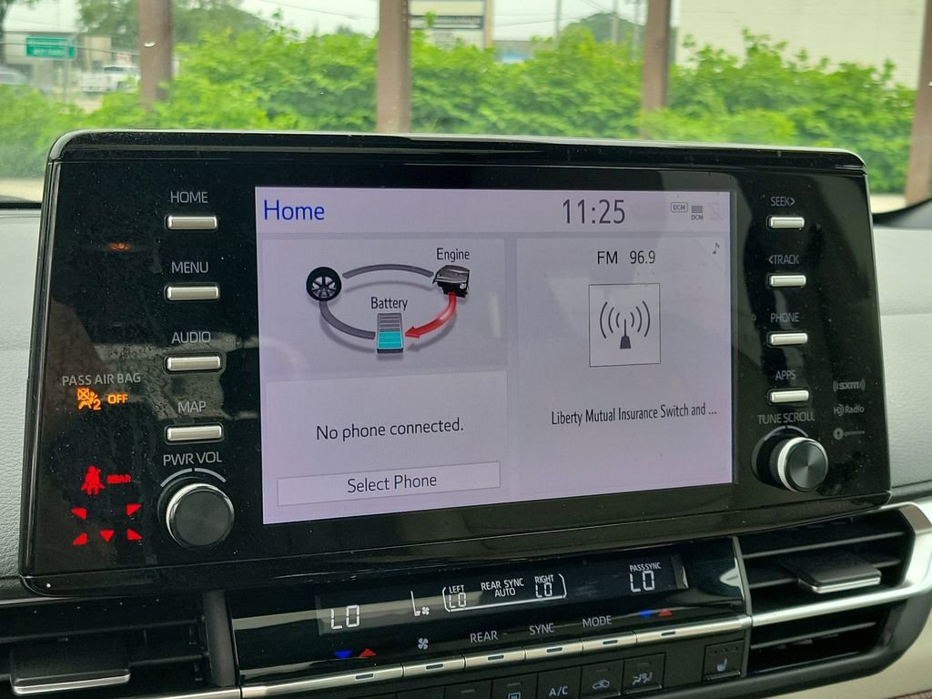 Used 2023  Toyota XLE image 28