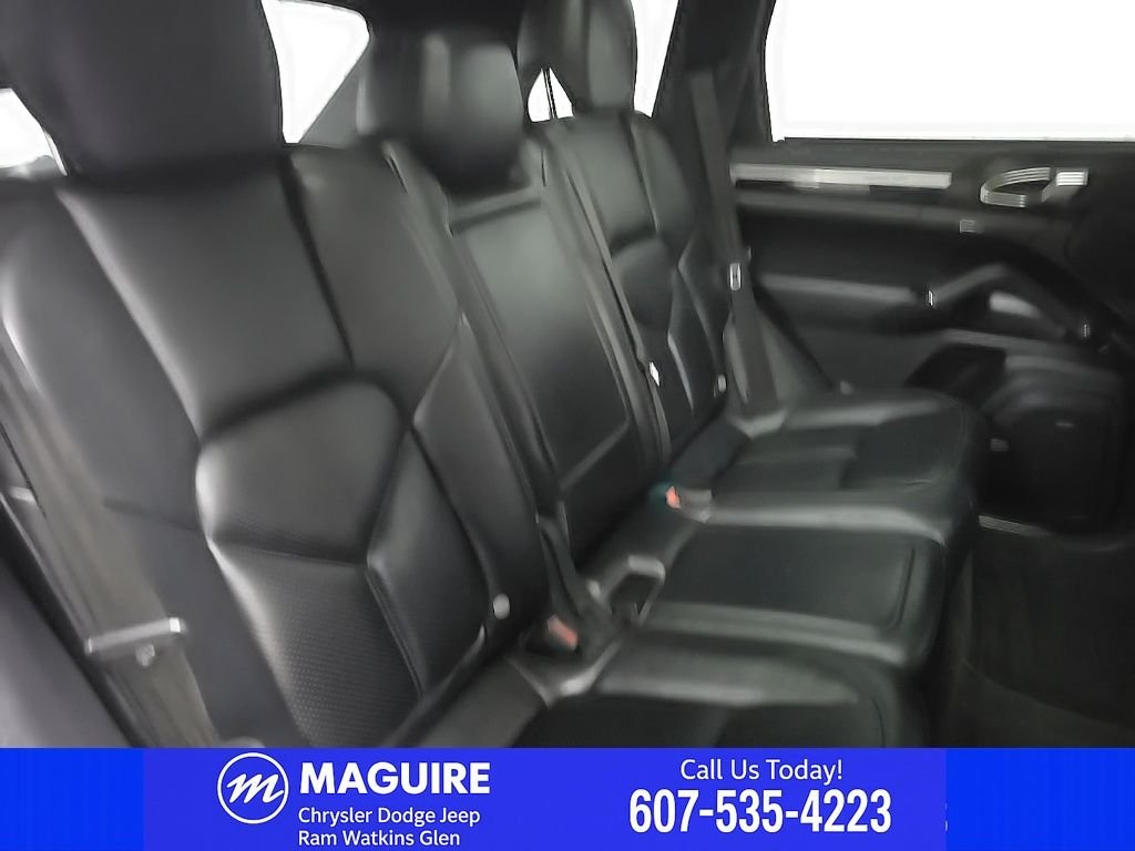 Used 2017 Moonlight Blue Metallic Porsche Base image 20