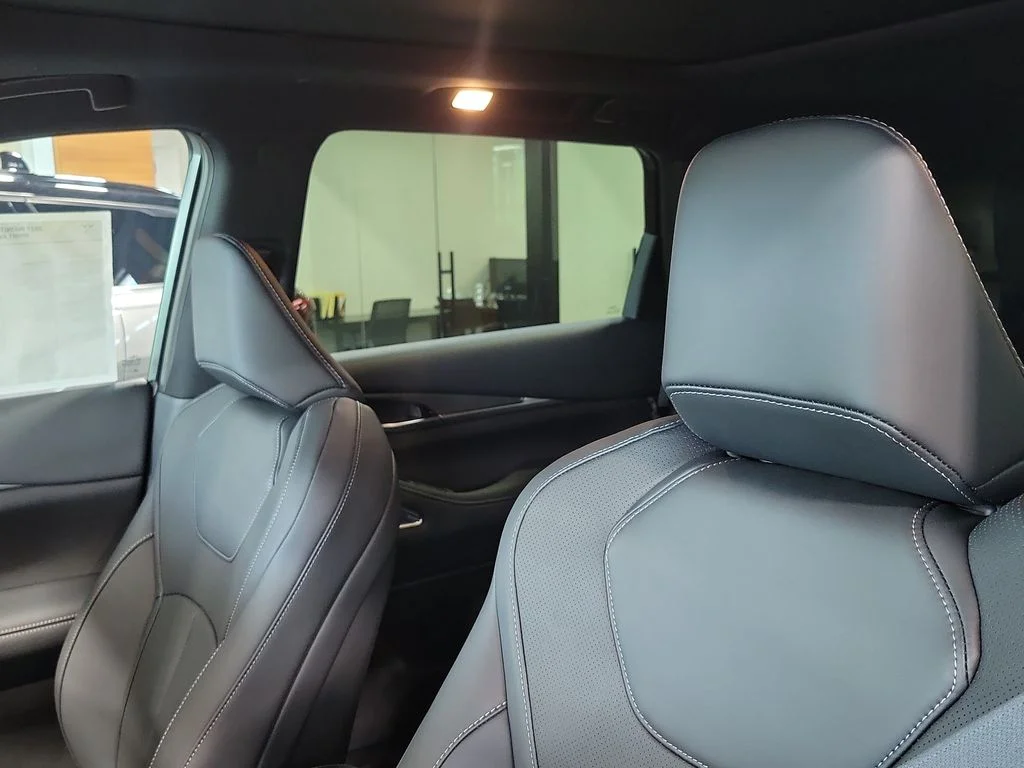New 2027 2T RAD WHT INFINITI Sport AWD image 16
