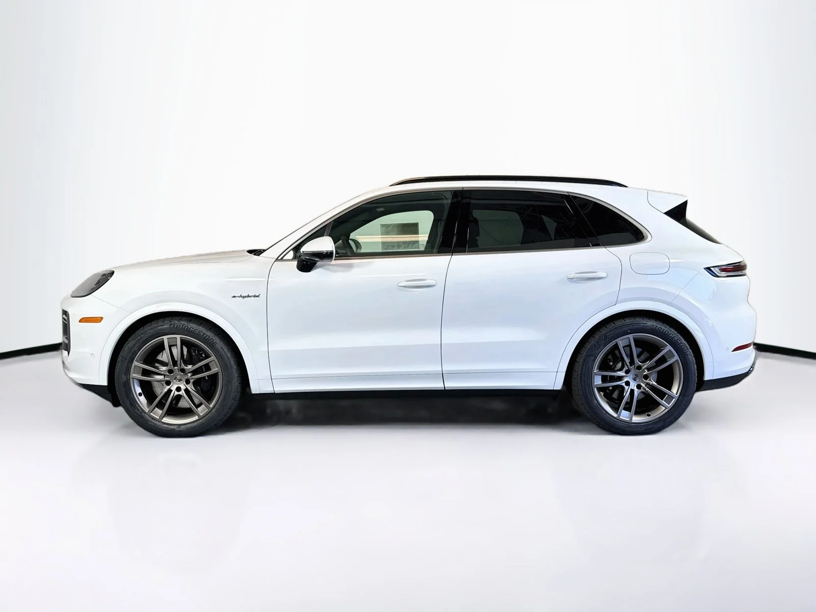 New 2026 Carrara White Metallic Porsche Turbo E-Hybrid image 2