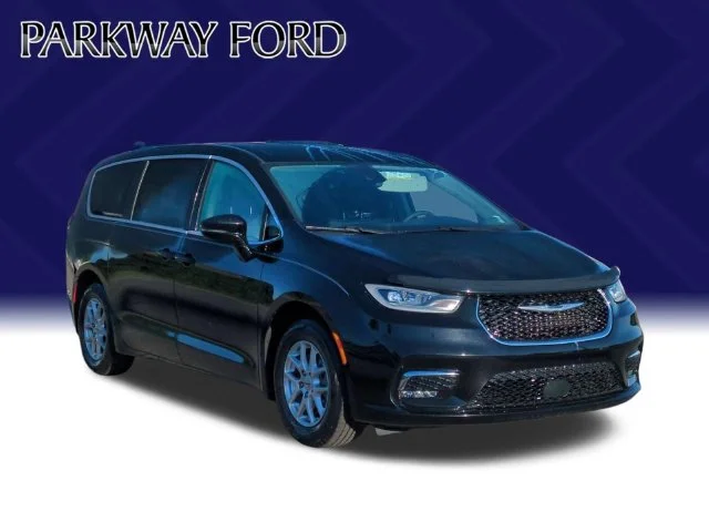 Used 2024 Black Chrysler Touring L image 7