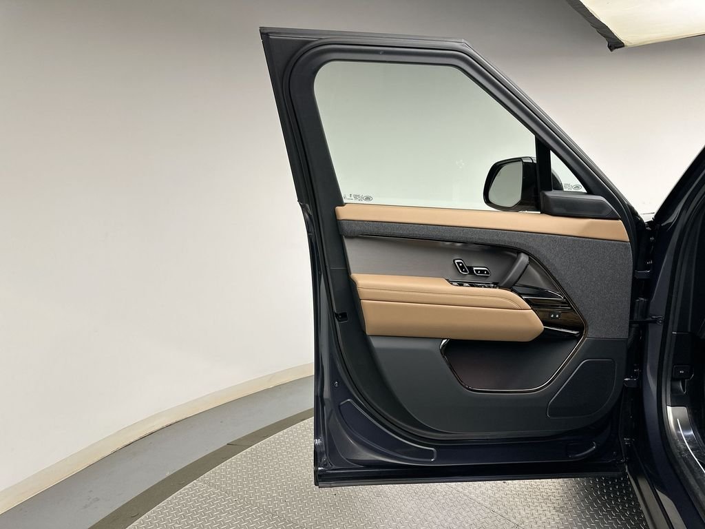 New 2026 Varesine Blue Metallic Land Rover SE image 9