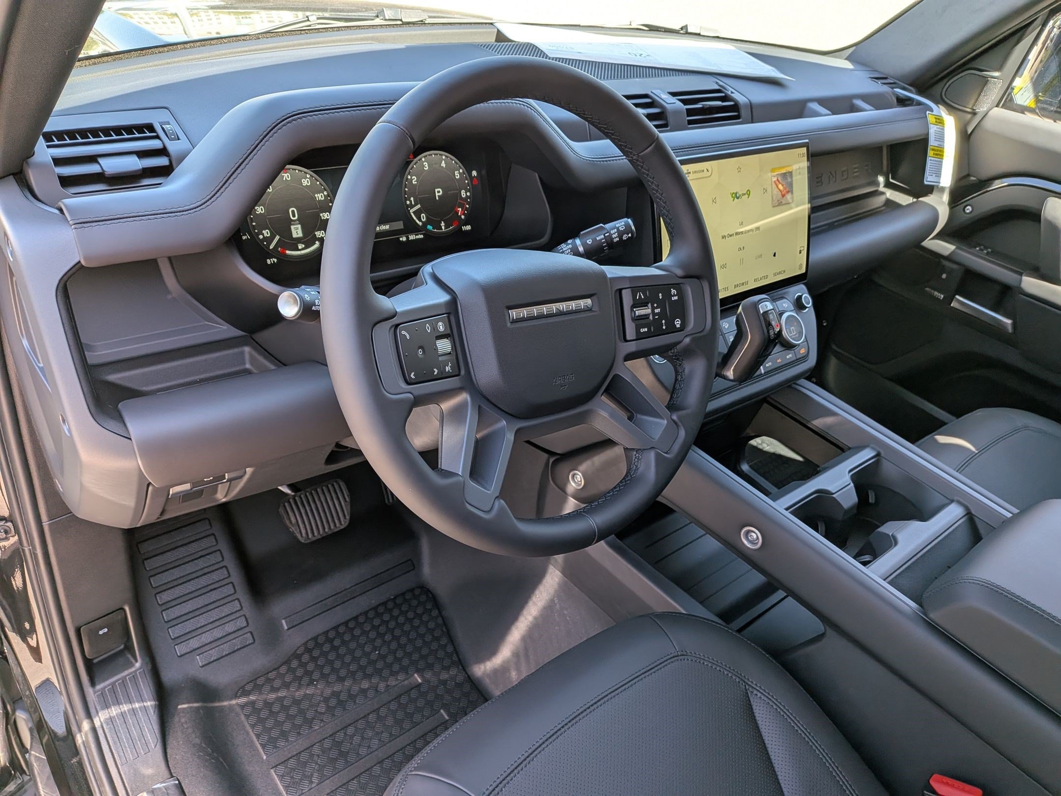 New 2026 Santorini Black Land Rover P400 X-Dynamic SE image 14