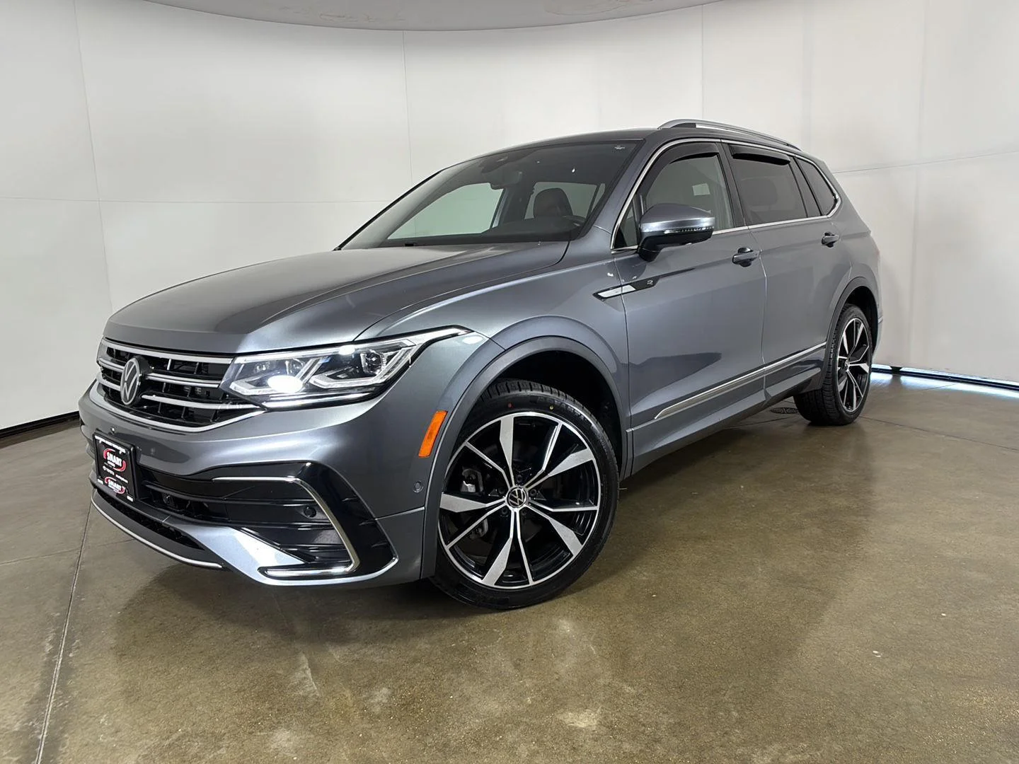 Used 2022 Platinum Gray Metallic Volkswagen SEL R-Line image 1