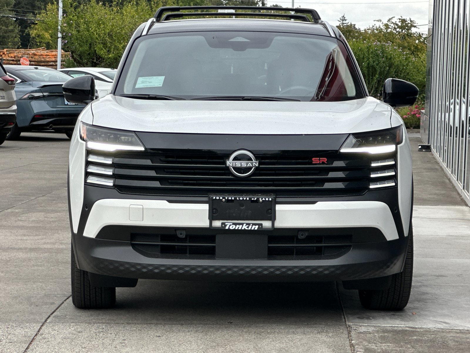 Used 2025 Aspen White/Super Black Nissan SR image 9
