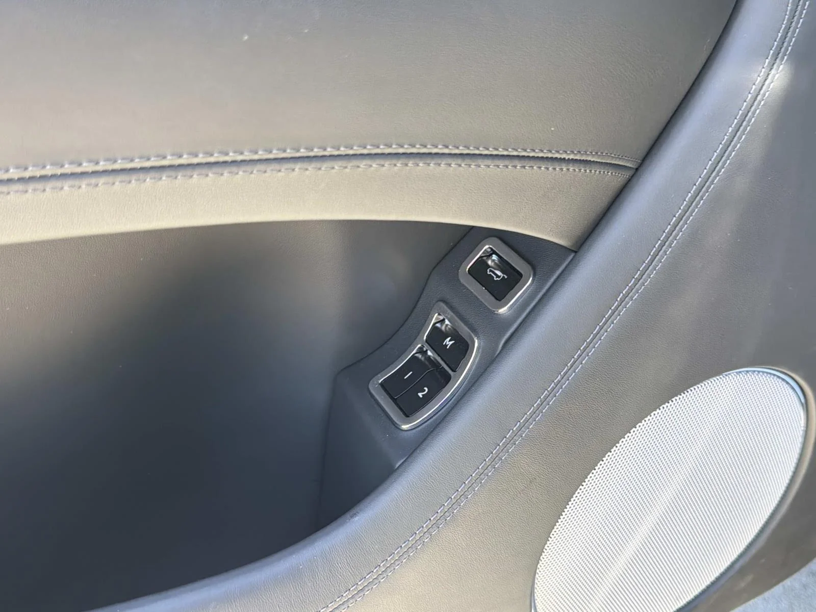 2024 Bentley Bentayga - Photo 16