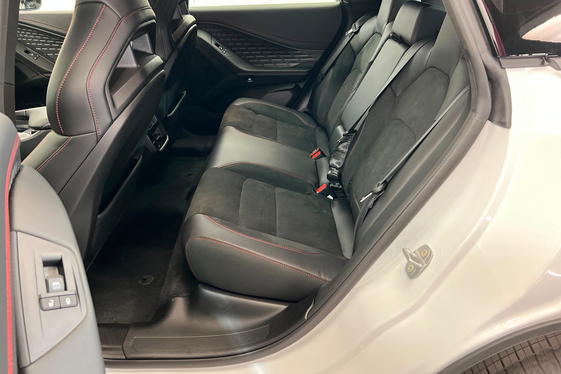New 2026 White Knuckle Exterior Paint Dodge R/T Plus image 22