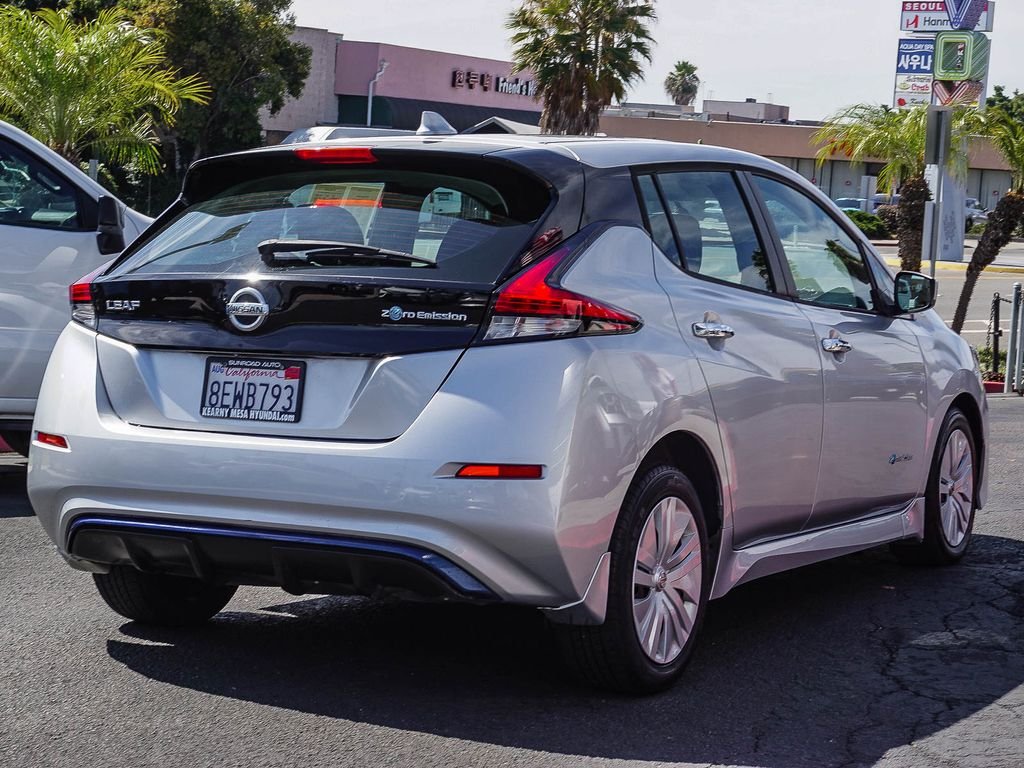 Used 2018 Silver Nissan S image 6