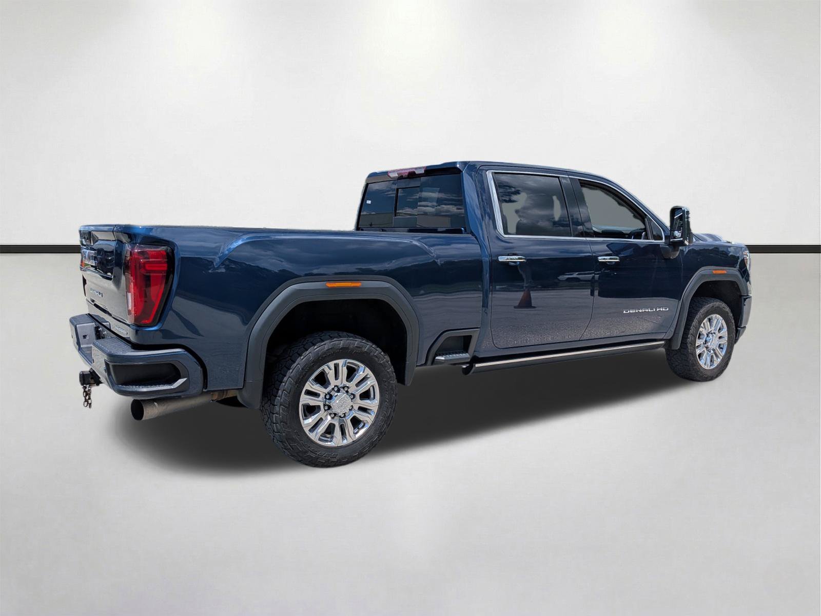 Used 2023 Pacific Blue Metallic GMC Denali image 4
