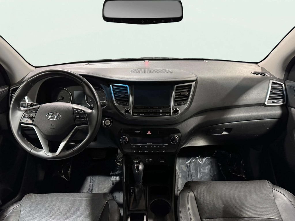 Used 2016 Coliseum Gray Hyundai Limited image 9