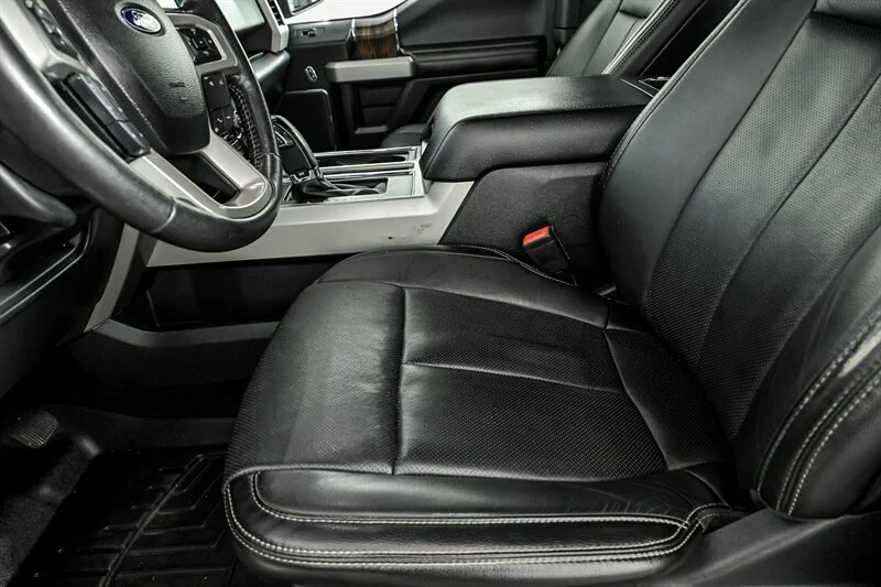 Used 2018 White Platinum Metallic Tri-Coat Ford Lariat image 14