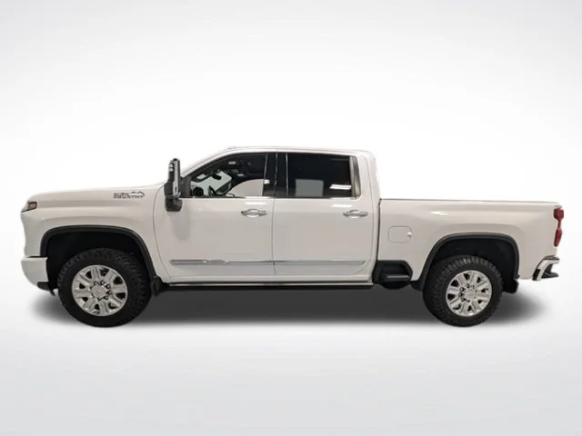 Used 2024 Beige Chevrolet High Country image 5