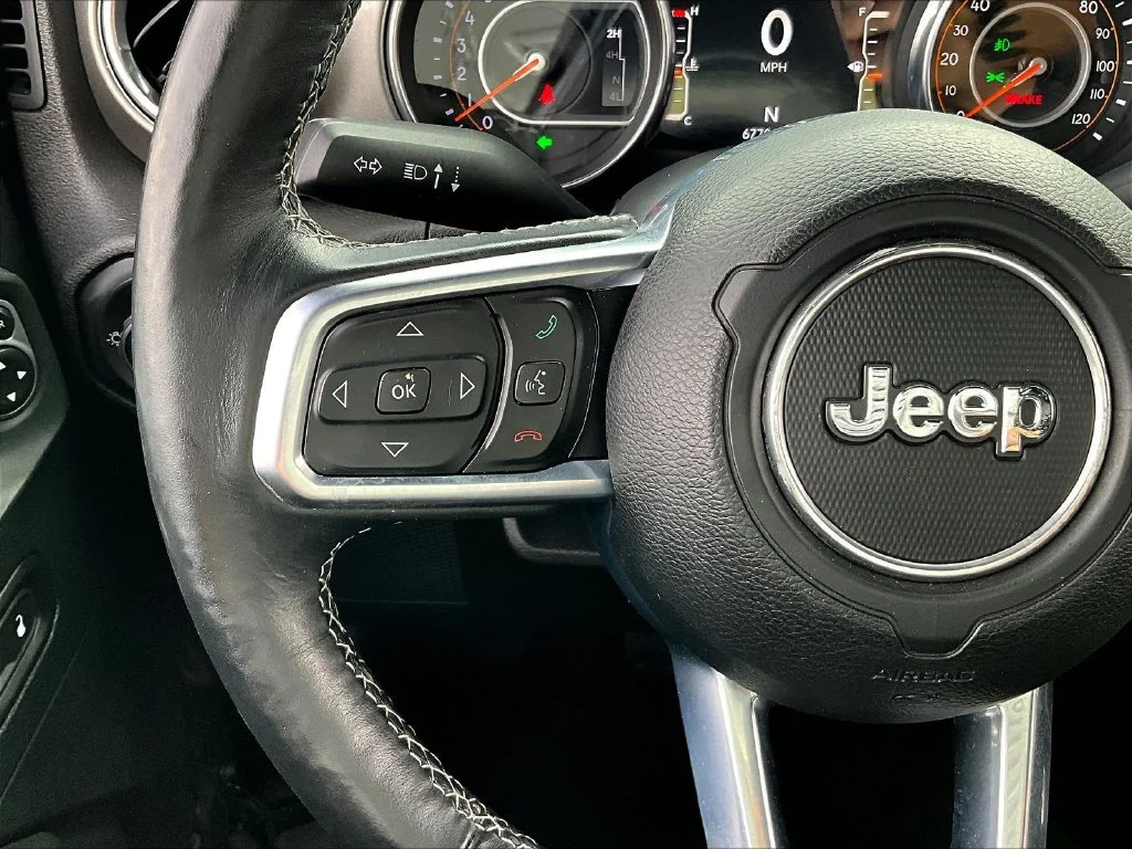 Used 2019 Gray Jeep Unlimited Sahara image 13