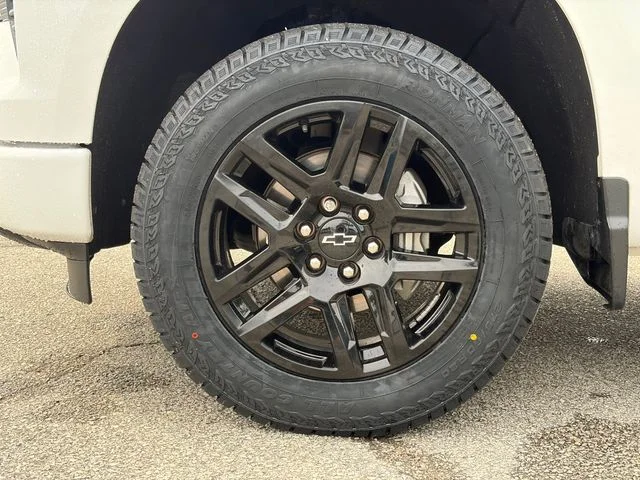 Used 2022 White Chevrolet RST image 2
