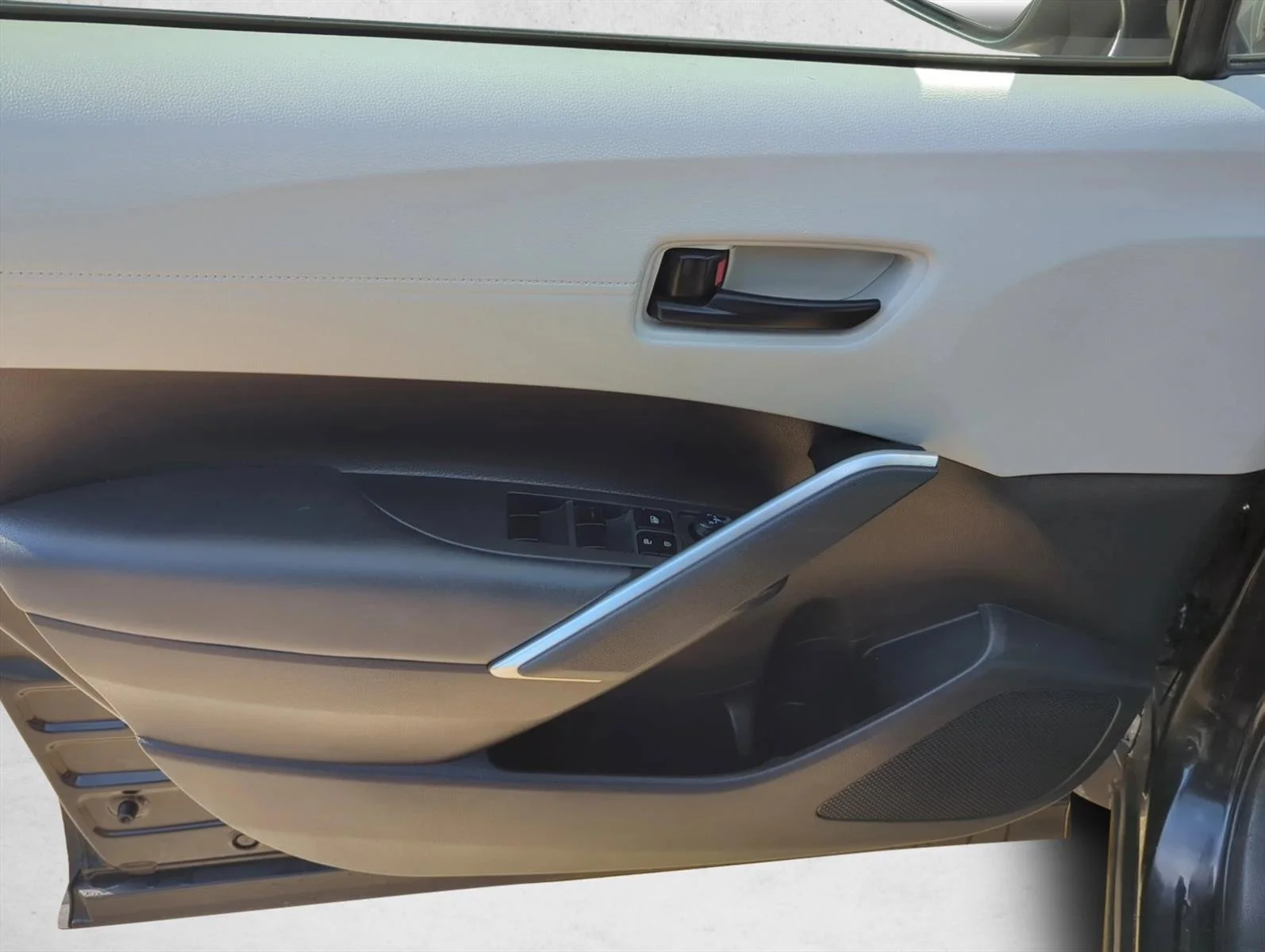 Used 2022 Jet Black Toyota L image 13