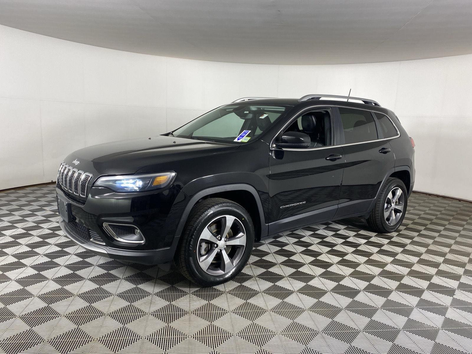 Used 2020 Diamond Black Crystal Pearlcoat Jeep Limited image 6