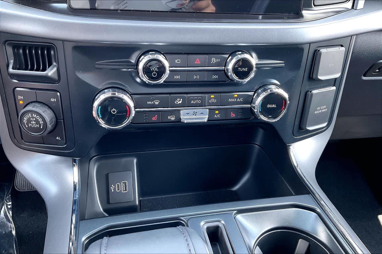 New 2026 Agate Black Metallic Ford XLT image 17