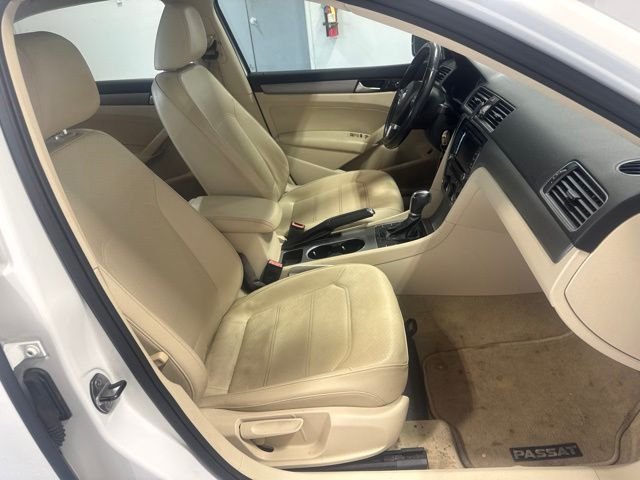 Used 2014 White Volkswagen 2.5 SE image 23