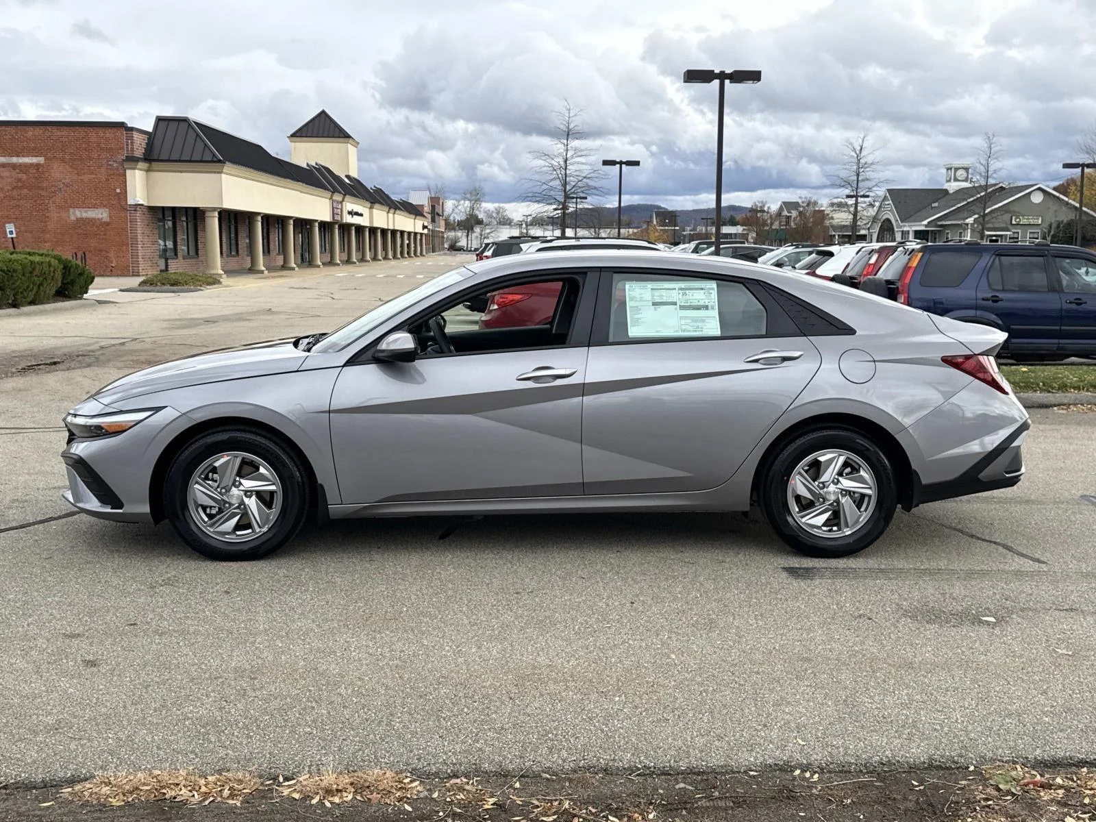 Used 2026 Fluid Metal Hyundai SE image 9