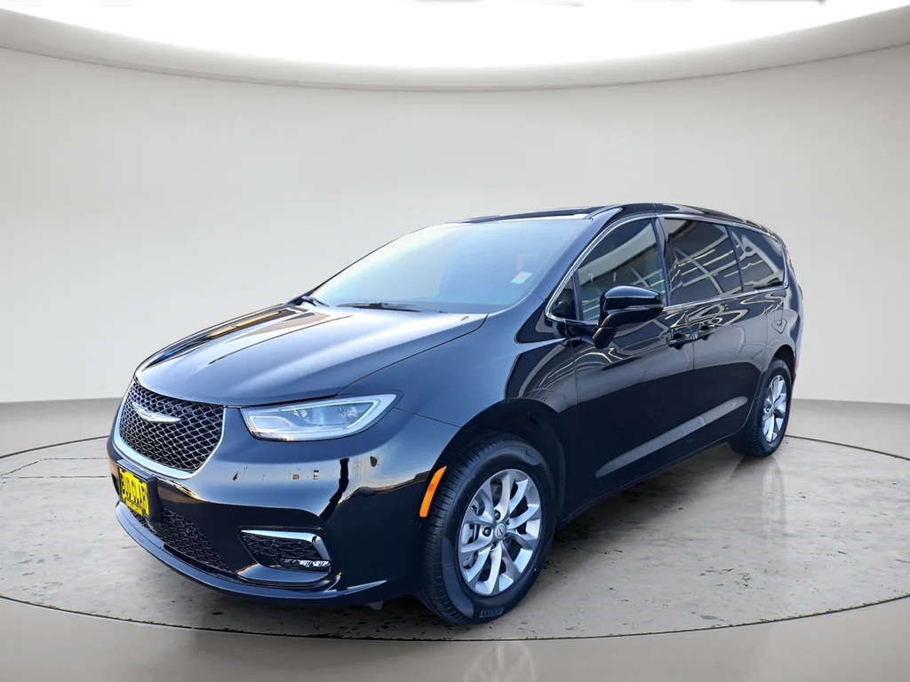 2026 Chrysler Pacifica Select AWD's photo