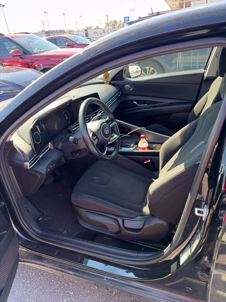 Used 2023 Black Hyundai SEL image 13