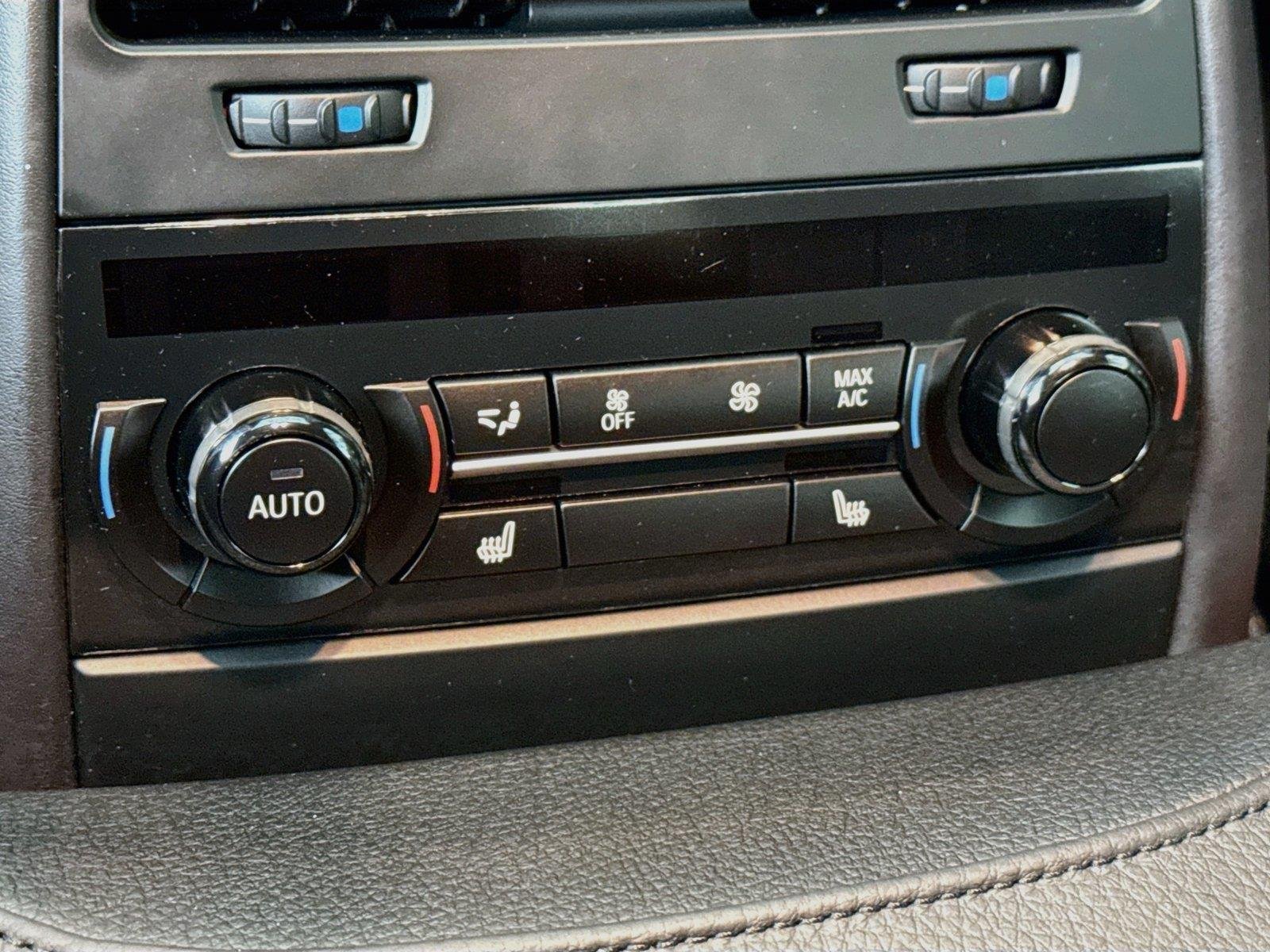 Used 2015 Black Sapphire Metallic BMW 640i image 38