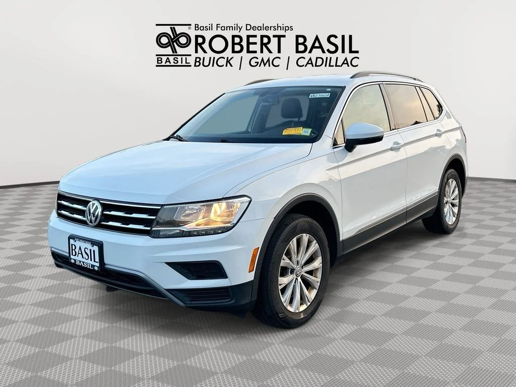 Used 2018 White Volkswagen 2.0T SE image 1