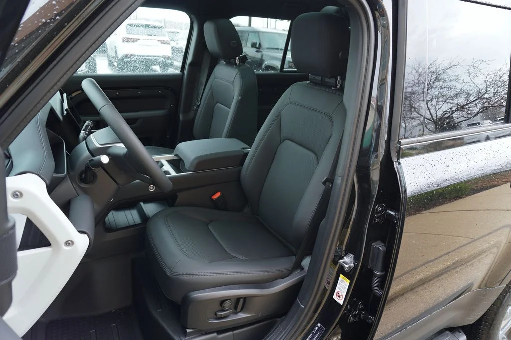 New 2026 Santorini Black Land Rover S image 14
