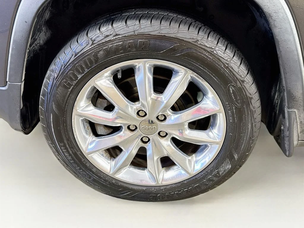 Used 2014 Gray Jeep Limited image 40