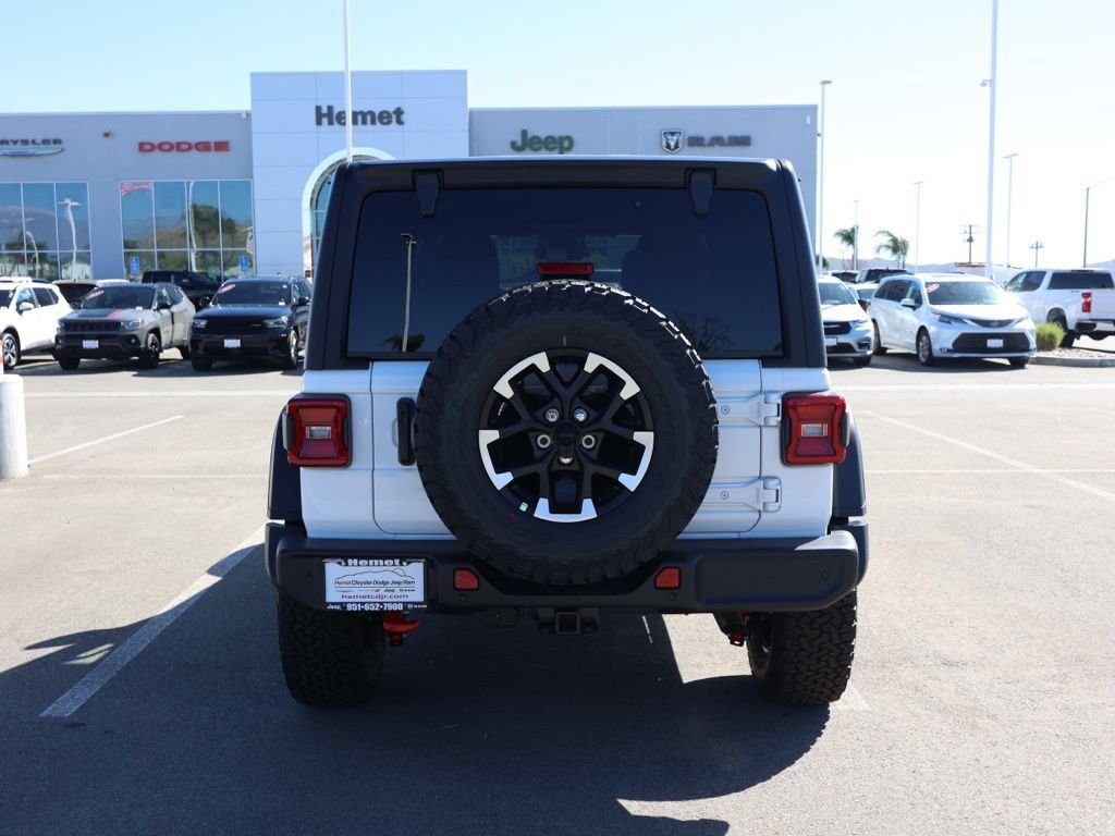 New 2026 Bright White Clear-Coat Exterior Paint Jeep Rubicon image 4