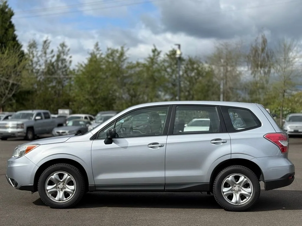 Used 2014 Silver Subaru 2.5i image 2
