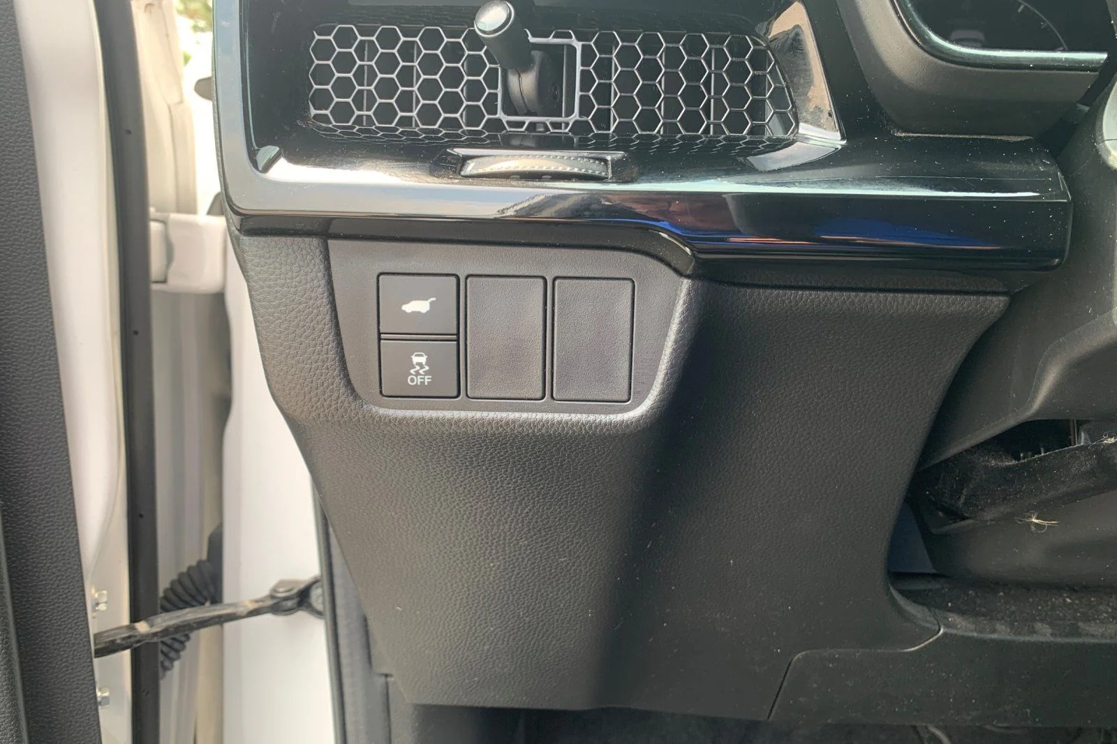 Used 2024 White Honda EX-L image 32
