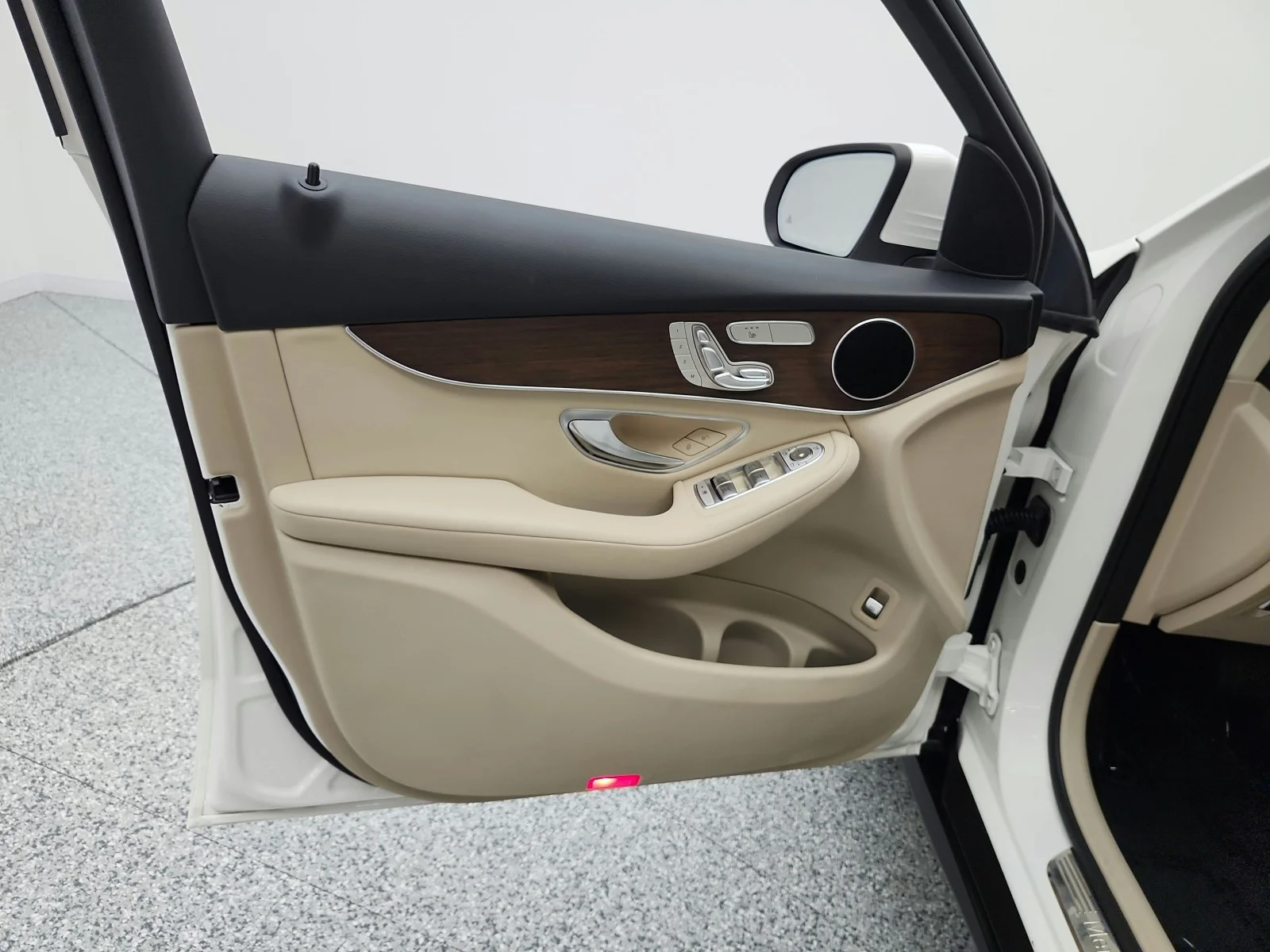 Used 2021 Polar White Mercedes-Benz GLC 300 image 14