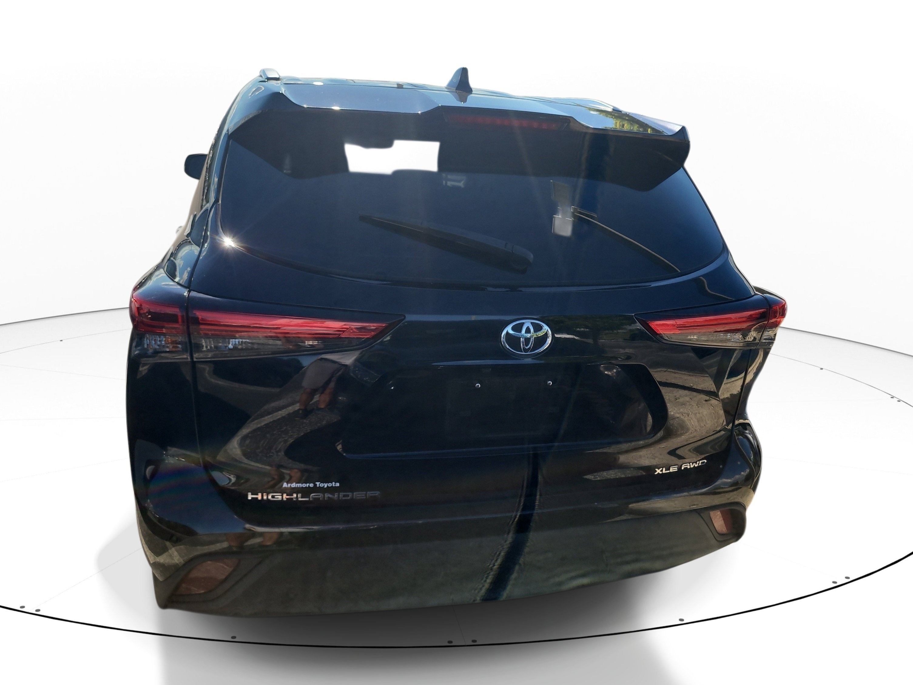 Used 2020 Midnight Black Metallic Toyota XLE image 5